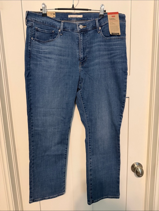 Levi's Denim - Levi's NWT Women's Straight Leg Jeans in Medium Blue Size 33 or 16S